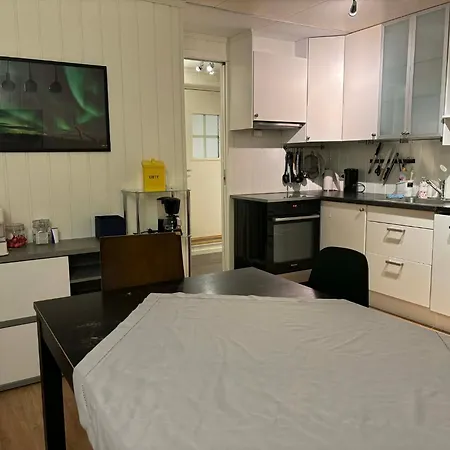 Northern Lights 2 Bedroom Apt, Heated Floors, Sleeps 6 *