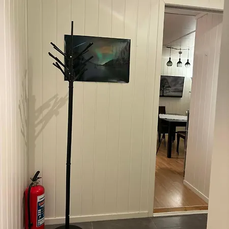 Northern Lights 2 Bedroom Apt, Heated Floors, Sleeps 6 *